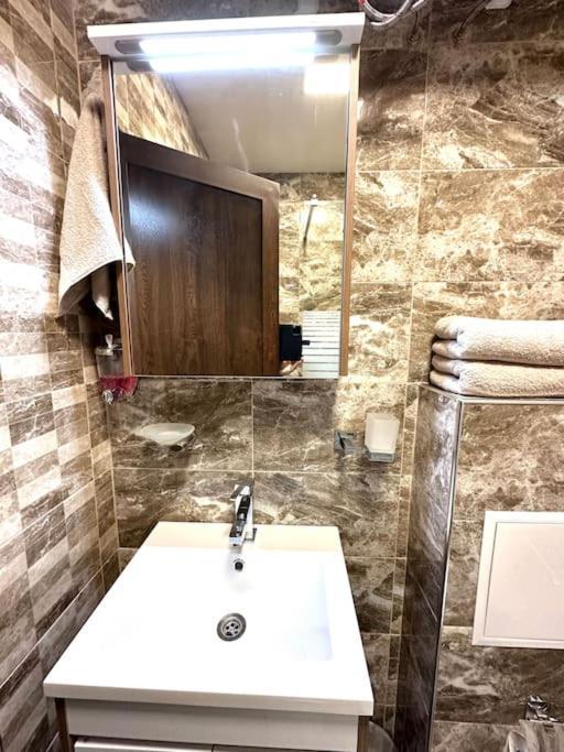 Green Park Apartment - Brand New Studio! 鲁塞 外观 照片